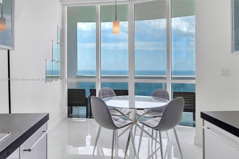 Condo in Sunny Isles Beach, Florida, 2 bedrooms  № 1328846 - photo 16