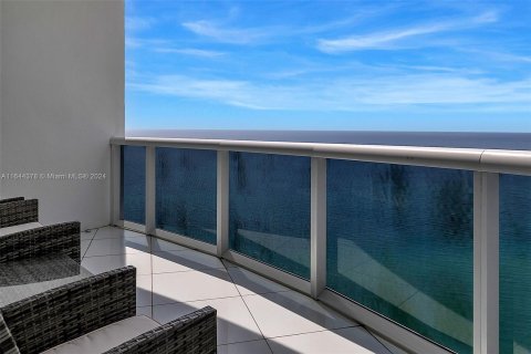 Condo in Sunny Isles Beach, Florida, 2 bedrooms  № 1328846 - photo 1