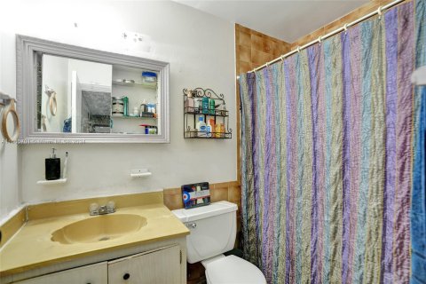 Condo in Hollywood, Florida, 2 bedrooms  № 1378758 - photo 19