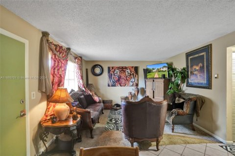 Condo in Hollywood, Florida, 2 bedrooms  № 1378758 - photo 23