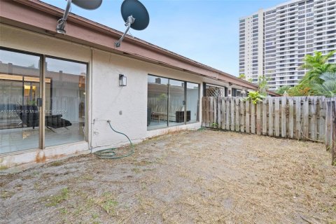 Touwnhouse à vendre à Hallandale Beach, Floride: 2 chambres, 156.08 m2 № 1378759 - photo 22