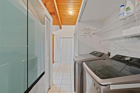 Touwnhouse à vendre à Hallandale Beach, Floride: 2 chambres, 156.08 m2 № 1378759 - photo 13