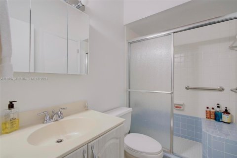 Touwnhouse à vendre à Hallandale Beach, Floride: 2 chambres, 156.08 m2 № 1378759 - photo 19