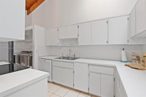 Touwnhouse à vendre à Hallandale Beach, Floride: 2 chambres, 156.08 m2 № 1378759 - photo 11