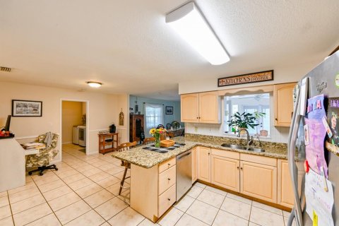 Casa en venta en Lakeland, Florida, 4 dormitorios, 209.03 m2 № 1344263 - foto 7