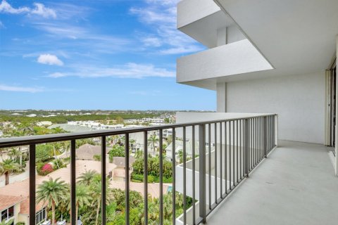 Condo in Highland Beach, Florida, 2 bedrooms  № 1179593 - photo 24