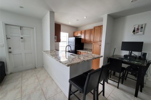 Condo in Hollywood, Florida, 1 bedroom  № 993978 - photo 14