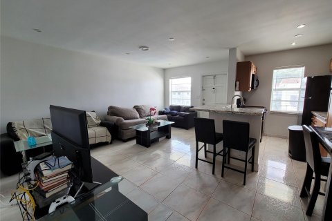 Condo in Hollywood, Florida, 1 bedroom  № 993978 - photo 11