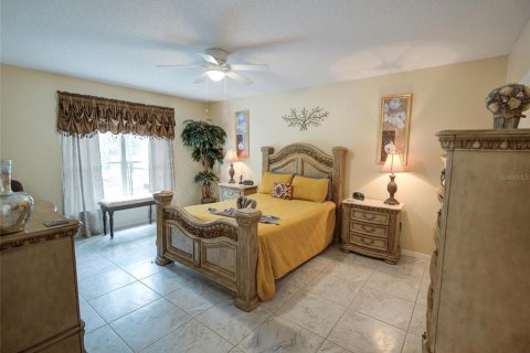 Villa ou maison à vendre à Kissimmee, Floride: 5 chambres, 215.25 m2 № 1384777 - photo 10