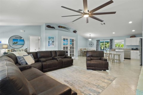 Villa ou maison à vendre à Cape Coral, Floride: 3 chambres, 165.83 m2 № 1384776 - photo 5