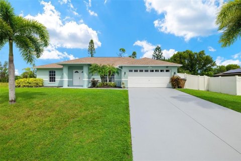 House in Cape Coral, Florida 3 bedrooms, 165.83 sq.m. № 1384776 - photo 1