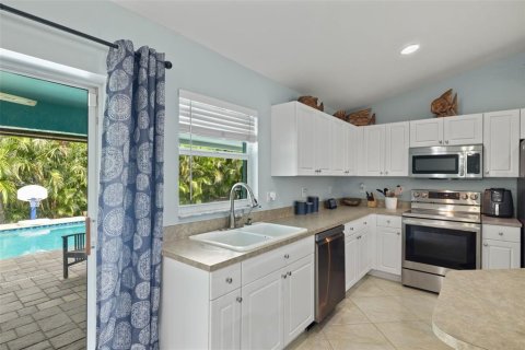 Villa ou maison à vendre à Cape Coral, Floride: 3 chambres, 165.83 m2 № 1384776 - photo 8