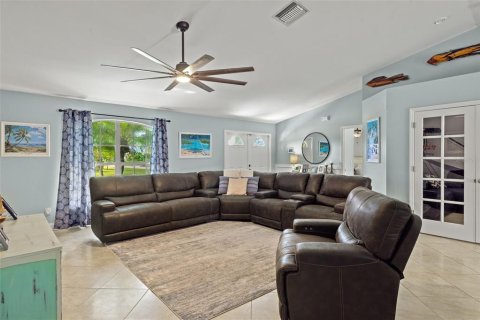 Villa ou maison à vendre à Cape Coral, Floride: 3 chambres, 165.83 m2 № 1384776 - photo 3