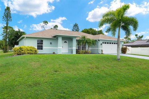 House in Cape Coral, Florida 3 bedrooms, 165.83 sq.m. № 1384776 - photo 2