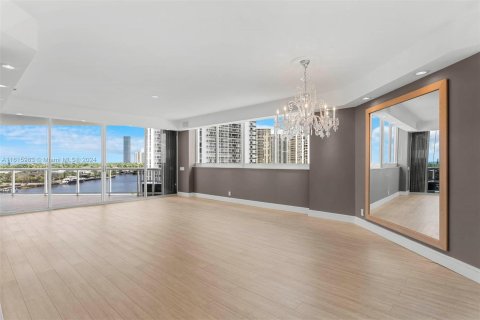 Condominio en venta en Aventura, Florida, 2 dormitorios, 208.1 m2 № 1239011 - foto 2