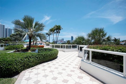 Condo in Aventura, Florida, 2 bedrooms  № 1239011 - photo 25