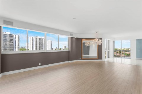 Condo in Aventura, Florida, 2 bedrooms  № 1239011 - photo 4