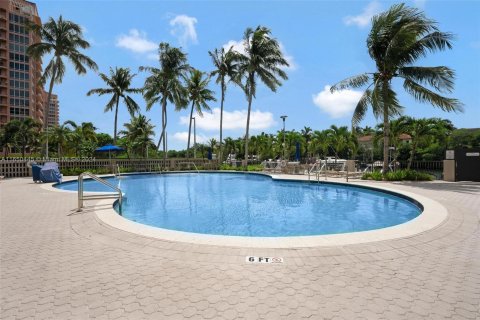 Condo in Coral Gables, Florida, 2 bedrooms  № 1332622 - photo 22