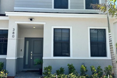 Townhouse in Florida City, Florida 3 bedrooms, 133.78 sq.m. № 1329116 - photo 1