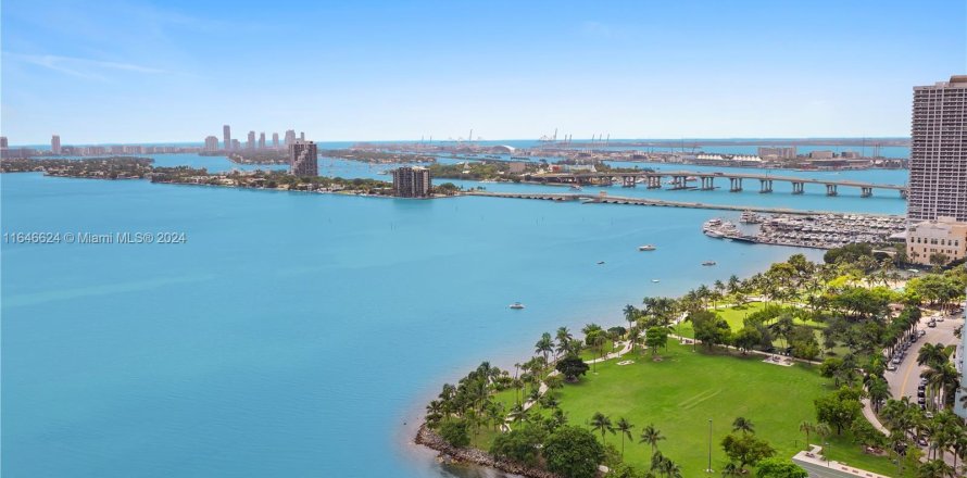 Condo in Miami, Florida, 3 bedrooms  № 1332655