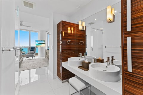 Condo in Miami, Florida, 3 bedrooms  № 1332655 - photo 7