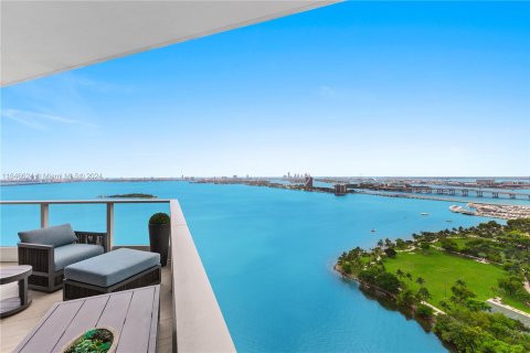 Condo in Miami, Florida, 3 bedrooms  № 1332655 - photo 16