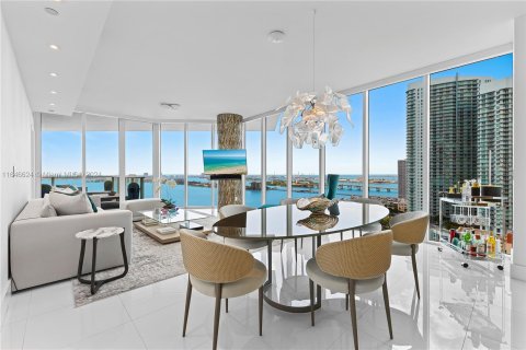 Condo in Miami, Florida, 3 bedrooms  № 1332655 - photo 4