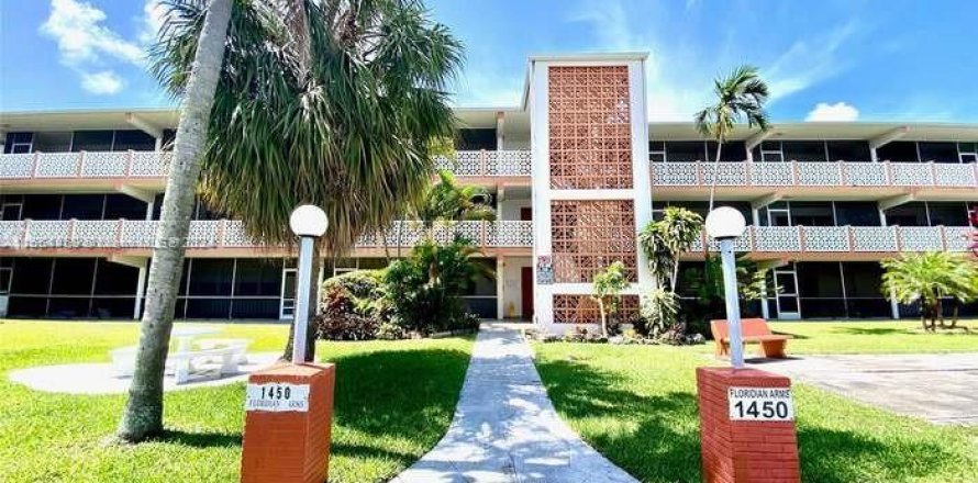 Condo in North Miami Beach, Florida, 2 bedrooms  № 1383540