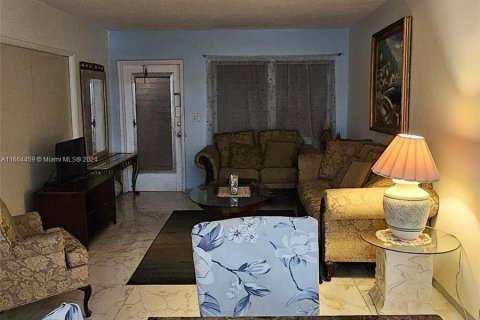 Condo in North Miami Beach, Florida, 2 bedrooms  № 1383540 - photo 5