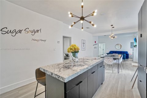 Immobilier commercial à vendre à Miami, Floride: 141.21 m2 № 1383582 - photo 11