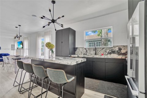 Immobilier commercial à vendre à Miami, Floride: 141.21 m2 № 1383582 - photo 9