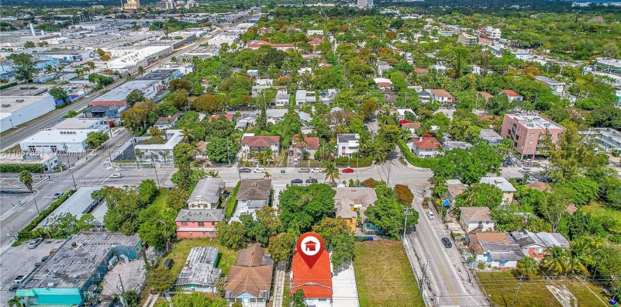 Commercial property in Miami, Florida 141.21 sq.m. № 1383582