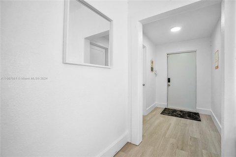 Immobilier commercial à vendre à Miami, Floride: 141.21 m2 № 1383582 - photo 22