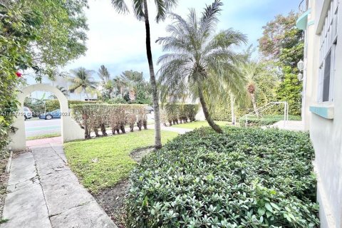 Condo in Miami Beach, Florida, 1 bedroom  № 1239973 - photo 2