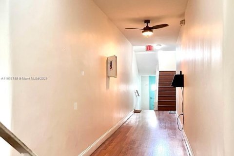 Condo in Miami Beach, Florida, 1 bedroom  № 1239973 - photo 3