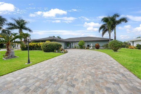 Villa ou maison à vendre à Punta Gorda, Floride: 3 chambres, 214.05 m2 № 790091 - photo 3