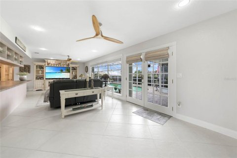 Villa ou maison à vendre à Punta Gorda, Floride: 3 chambres, 214.05 m2 № 790091 - photo 10