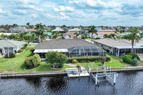 Villa ou maison à vendre à Punta Gorda, Floride: 3 chambres, 214.05 m2 № 790091 - photo 2