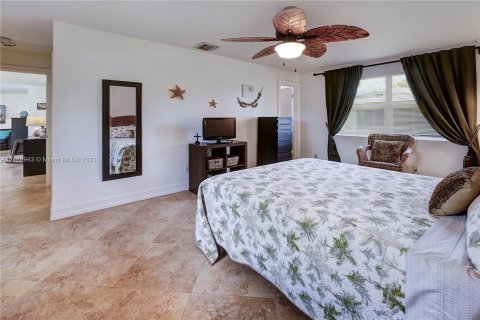 House in Lighthouse Point, Florida 3 bedrooms, 138.7 sq.m. № 841478 - photo 16
