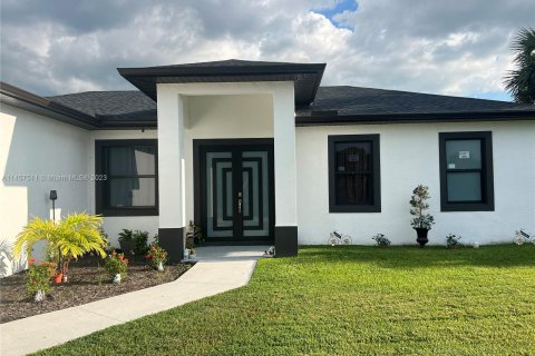 Casa en venta en Lehigh Acres, Florida, 4 dormitorios № 735229 - foto 1
