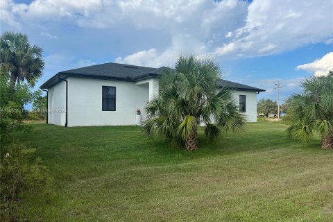 House in Lehigh Acres, Florida 4 bedrooms № 735229 - photo 20