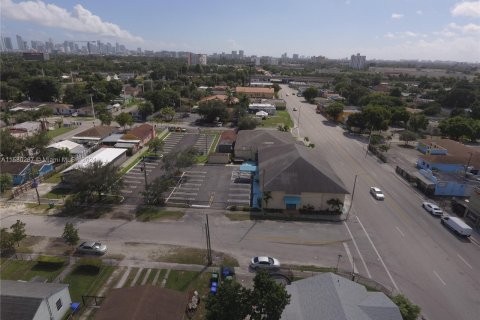 Commercial property in Miami, Florida № 1155208 - photo 2