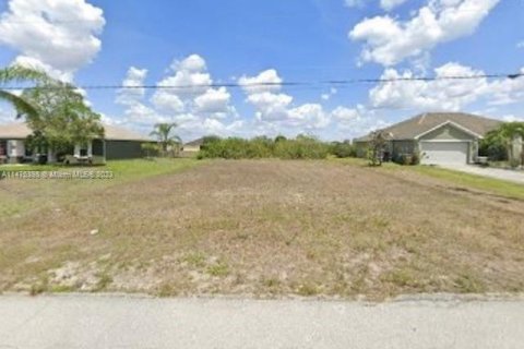 Land in Cape Coral, Florida № 785418 - photo 1
