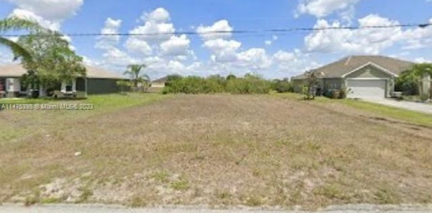 Land in Cape Coral, Florida № 785418