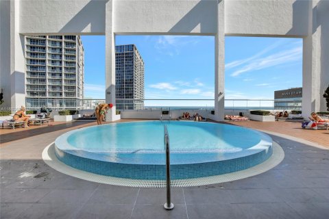 Condo in Miami, Florida, 2 bedrooms  № 1419779 - photo 30