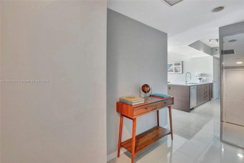 Condo in Miami, Florida, 2 bedrooms  № 1419779 - photo 12