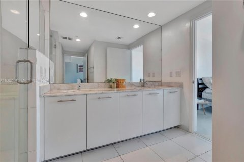 Condo in Miami, Florida, 2 bedrooms  № 1419779 - photo 20