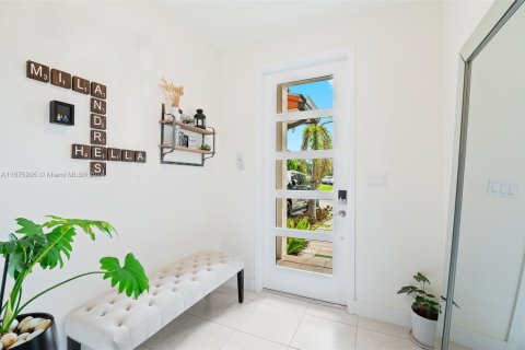 Adosado en venta en Miami Lakes, Florida, 3 dormitorios, 147.34 m2 № 1400251 - foto 2