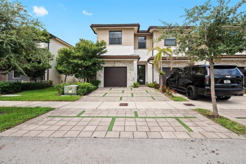 Townhouse in Miami Lakes, Florida 3 bedrooms, 147.34 sq.m. № 1400251 - photo 3