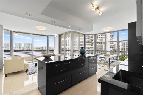 Condominio en venta en Aventura, Florida, 2 dormitorios, 125.7 m2 № 1400310 - foto 11